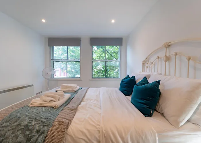 2Br Flat With Parking In London