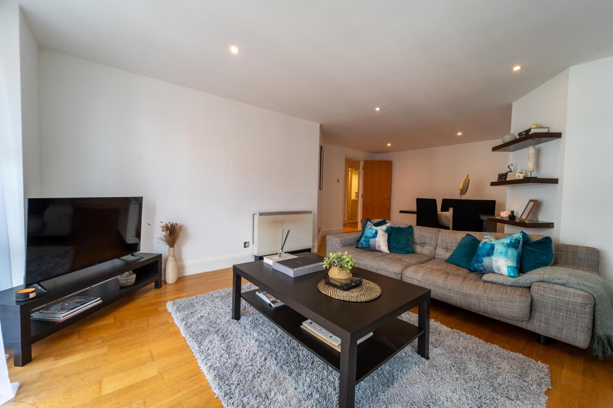 2br Flat With Parking In Apartment *