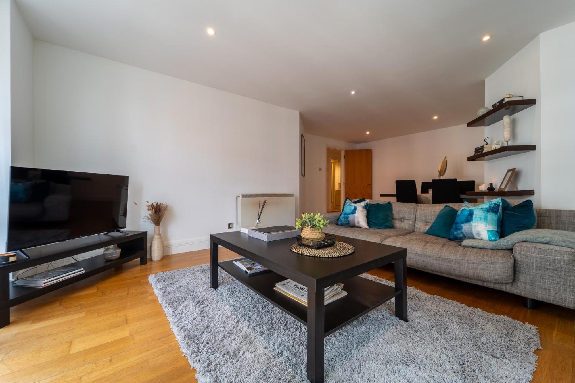 2br Flat With Parking In * London