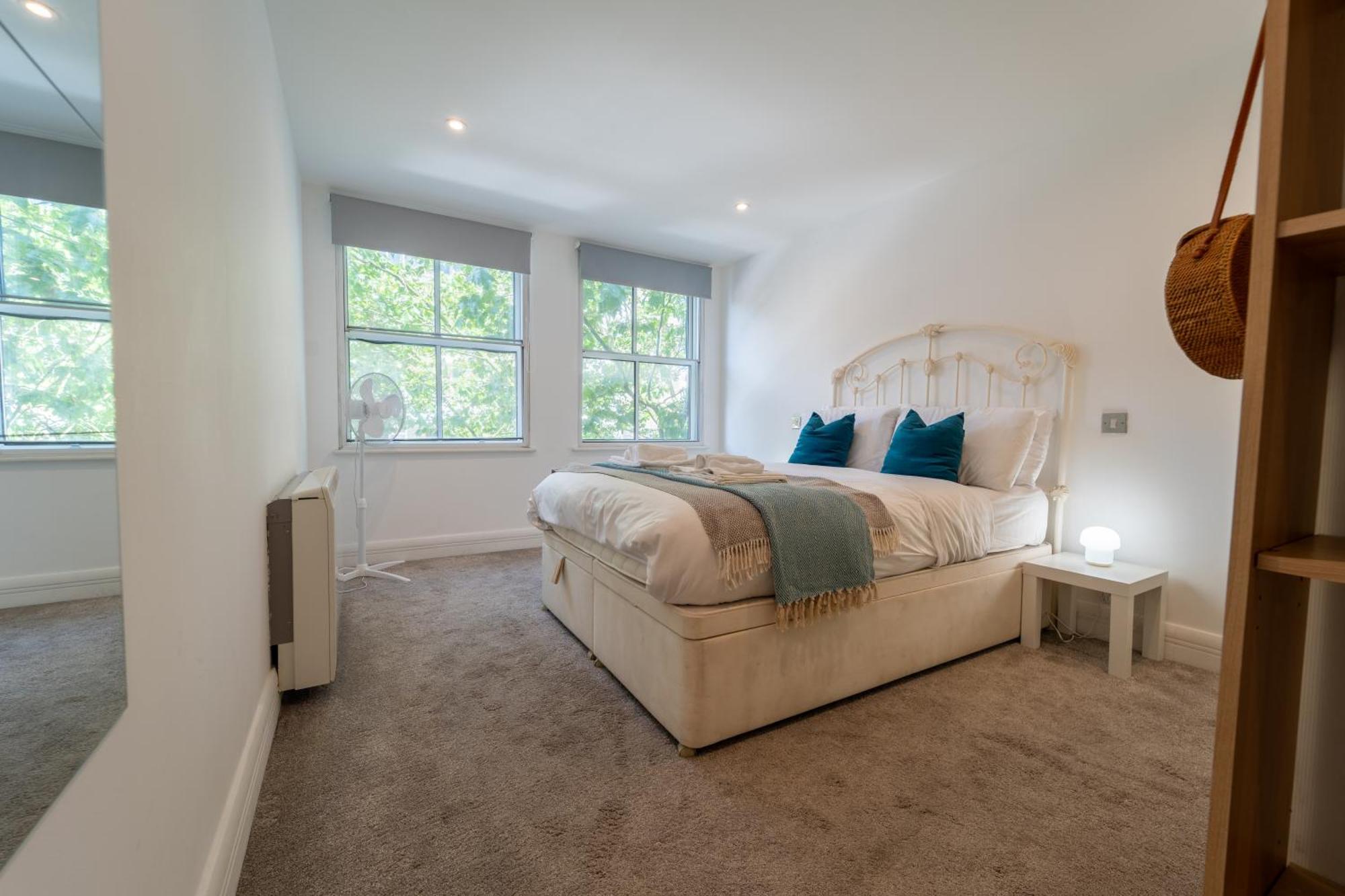 Apartment 2br Flat With Parking In London