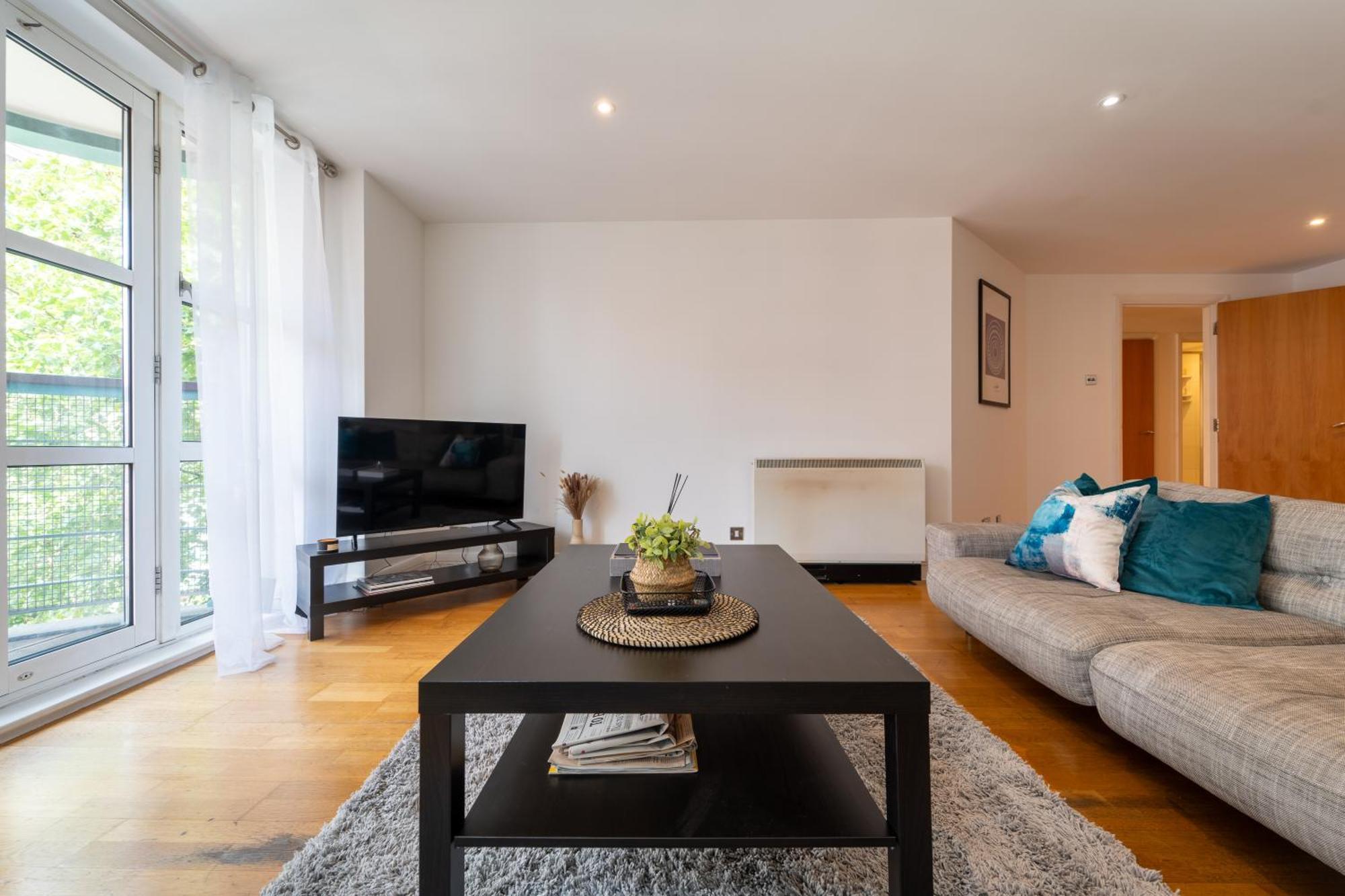 2br Flat With Parking In * London