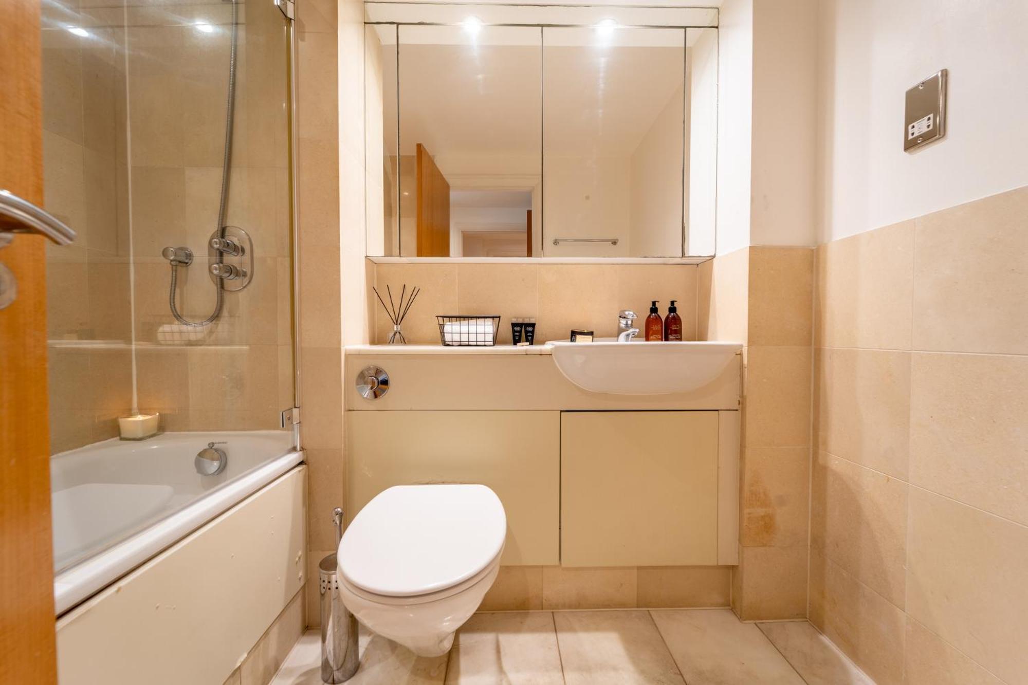 2br Flat With Parking In London