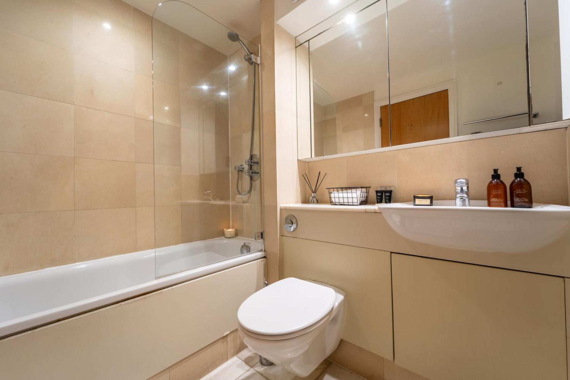 2br Flat With Parking In * London